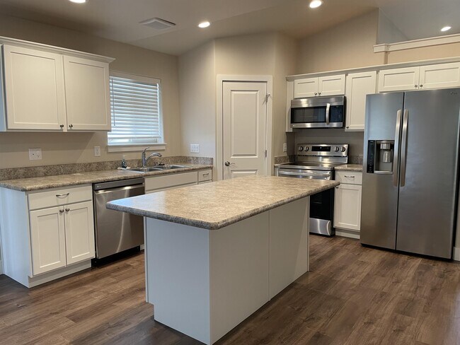 Building Photo - 1523 Rancho Vista Ave