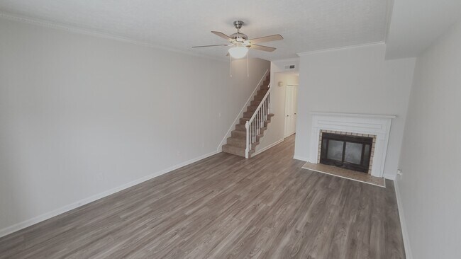 Building Photo - 301 Hickory Pl