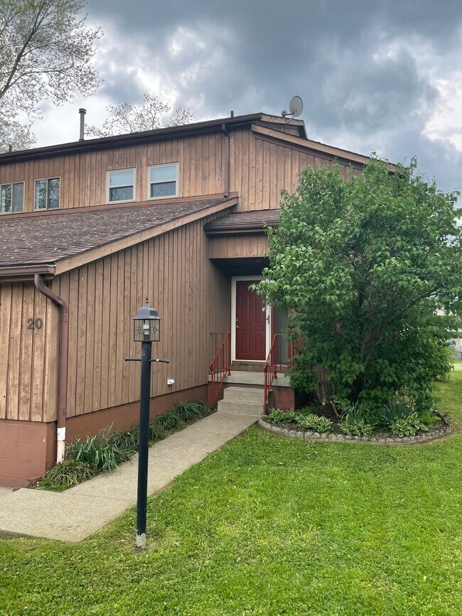 Main entrance - 20 Meadow Ln