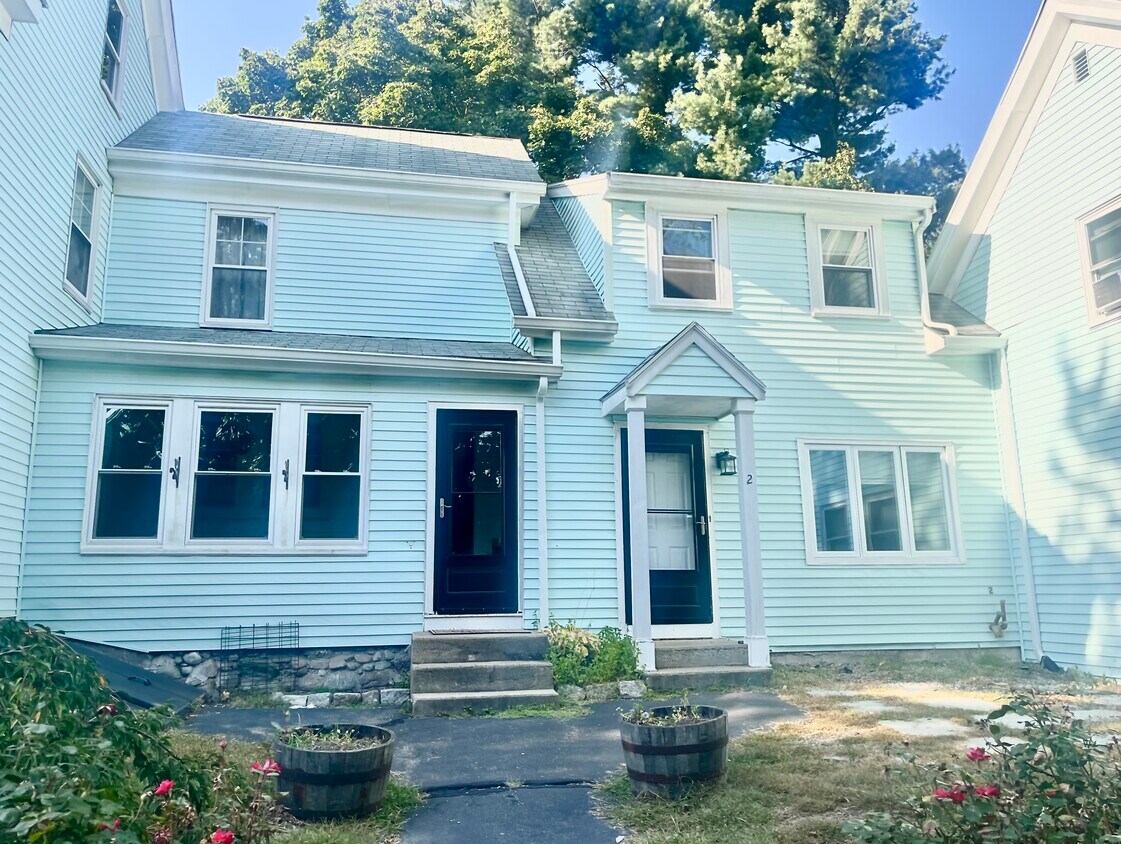 Primary Photo - 84 Oak St