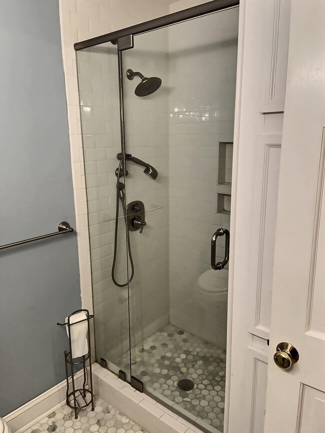 Hall Bathroom - 11 N Hampton Dr