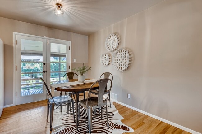 Building Photo - 6047 Independence St