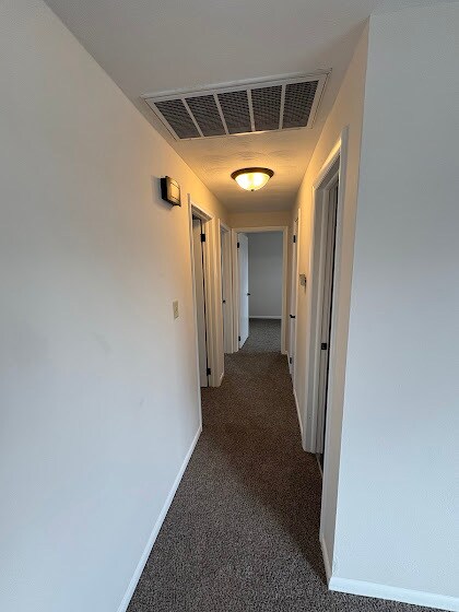 Foto del edificio - 302 Spring Mill Rd