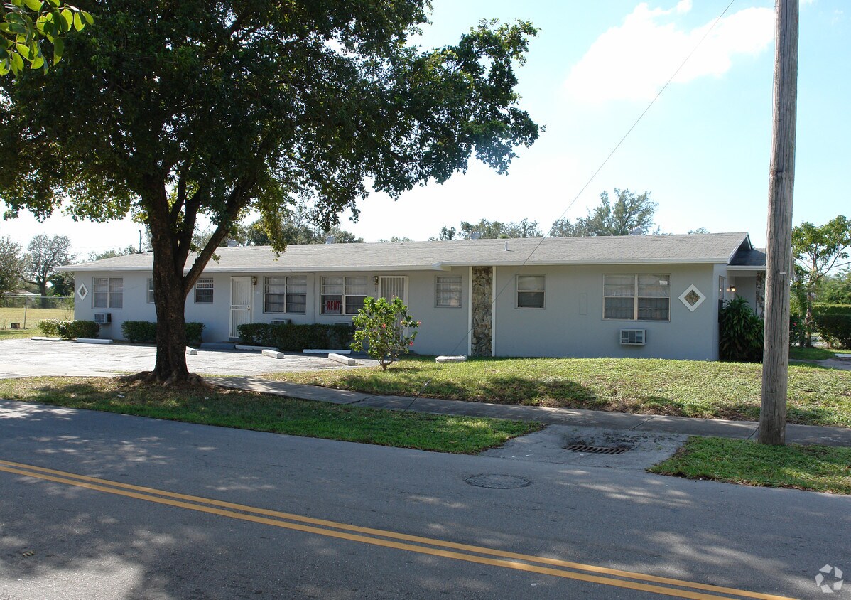 Primary Photo - 8390 NW 15th Ave