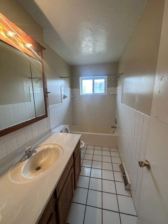 Foto del edificio - Warrensville Heights townhome