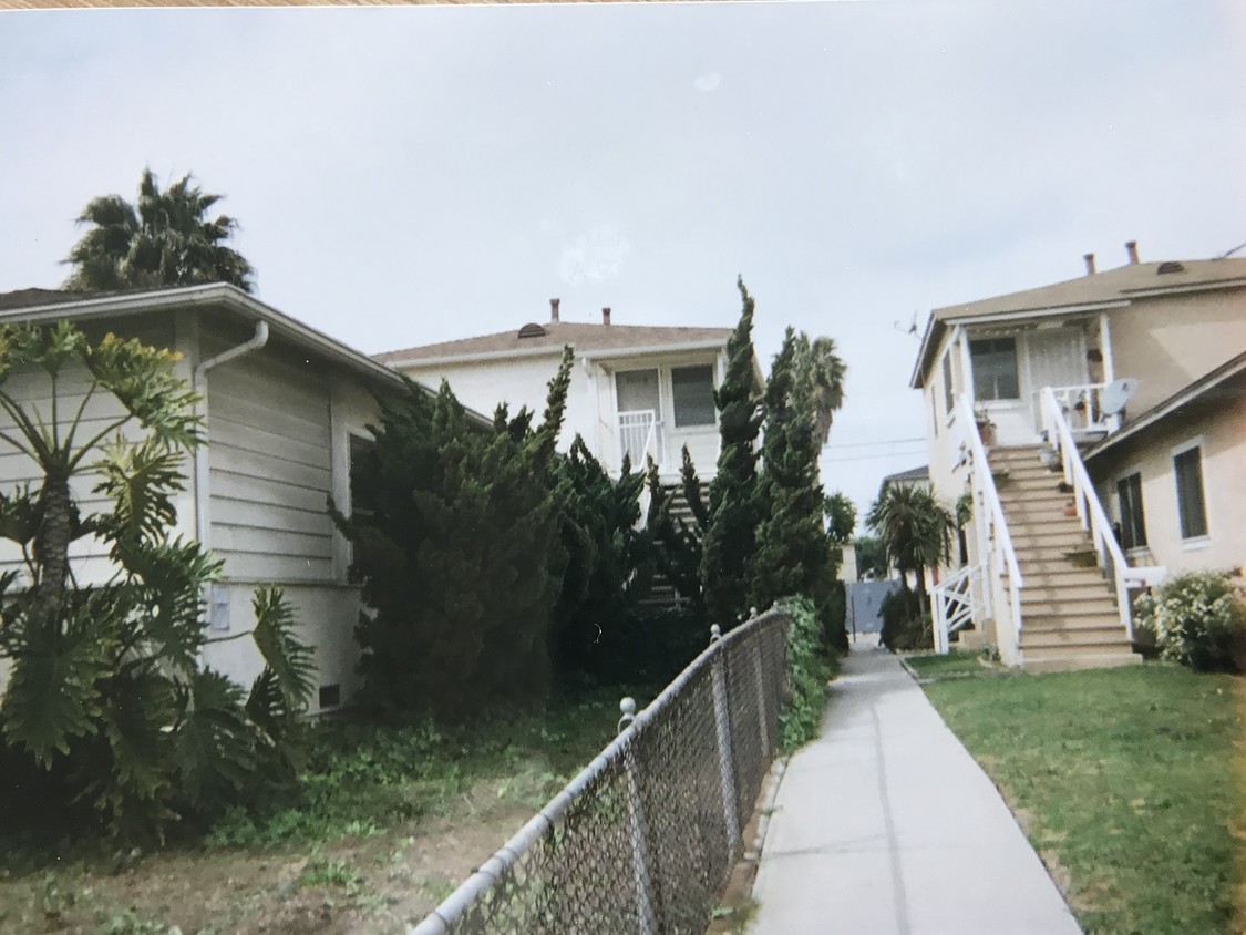 9013 Reading Ave Unit Front Photo