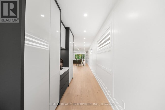Building Photo - 1362 Kenmuir Ave