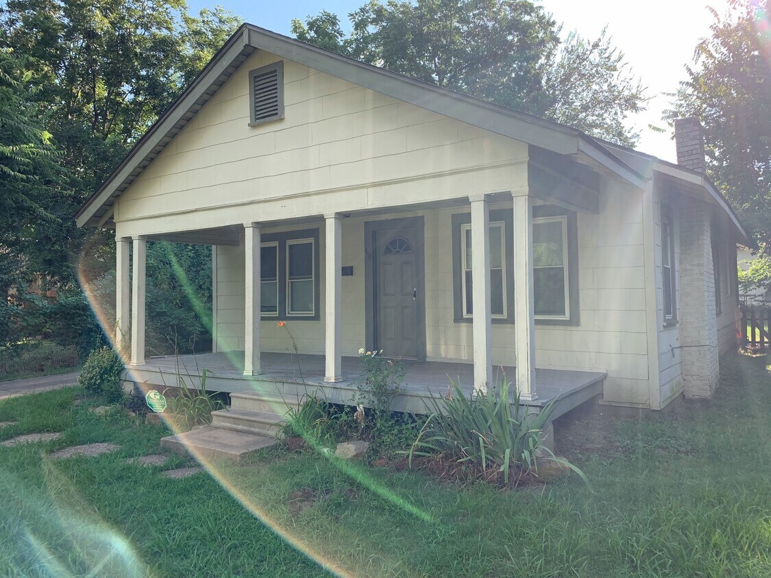 Foto principal - Beautiful 2 Bedroom 1 Bath DUPLEX