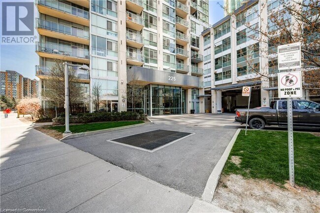 Building Photo - 225 Webb Dr