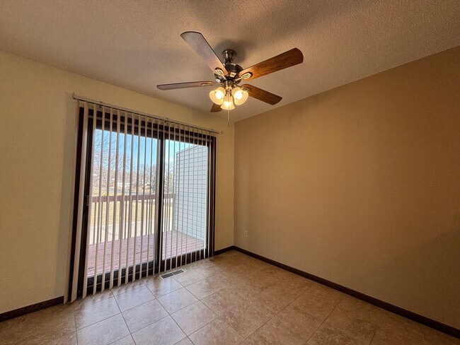 Building Photo - 4285 Evergreen Dr