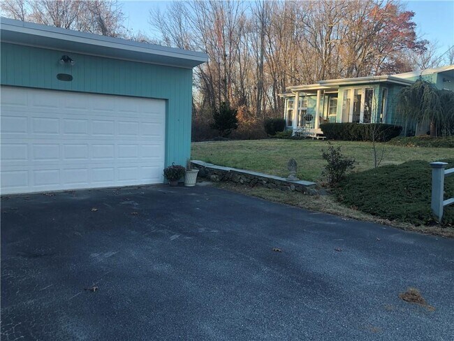 Building Photo - 265 Lippitt Ave