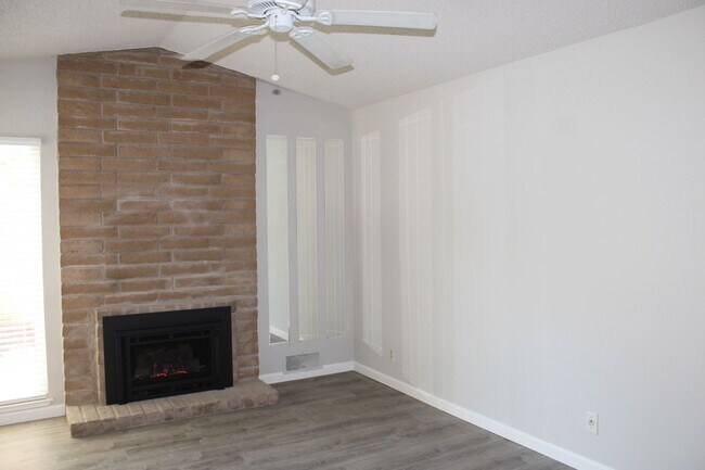 Foto del edificio - 3604 N Country Dr