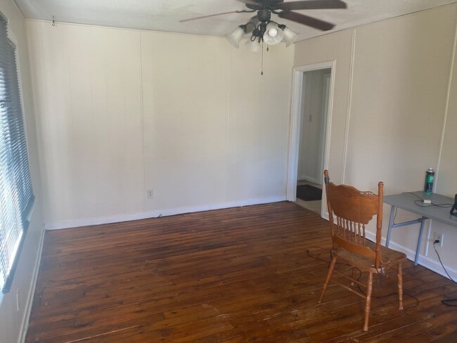 Building Photo - Stop. Drop, and Move