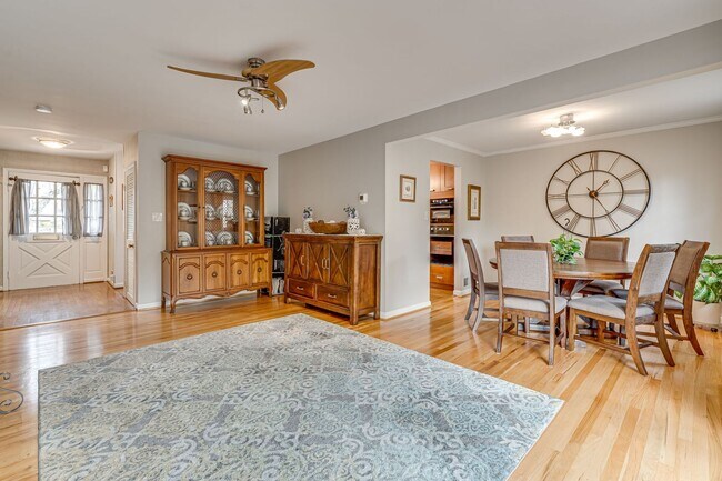 Building Photo - Charming 4 Bed SFH in Alexandria!