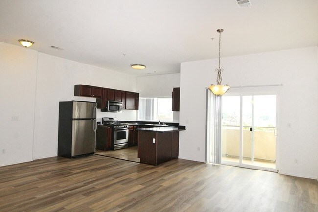 Building Photo - 819 D Ave