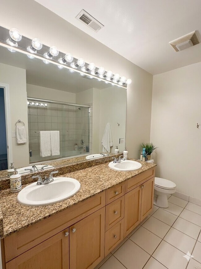 Foto del edificio - 1735 W Diversey Pkwy