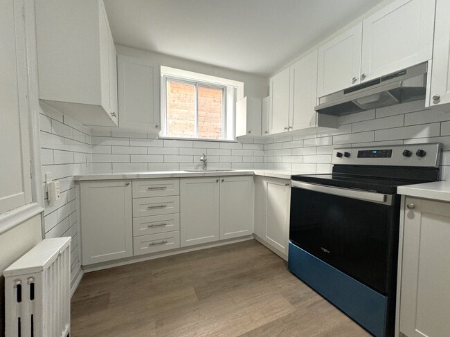 Building Photo - 155 Stanley Ave