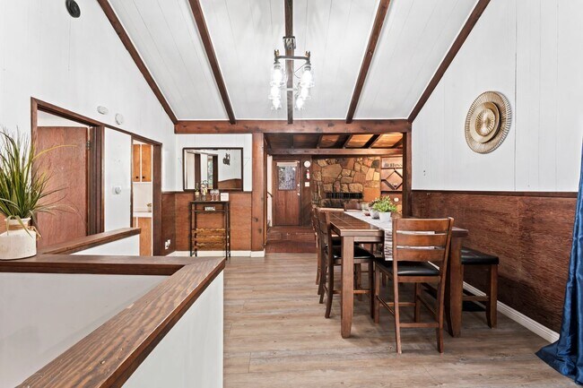 Foto del edificio - 407 S Dart Canyon Rd