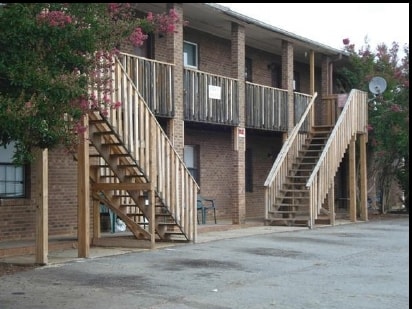 Building Photo - Woodbriar Apartments