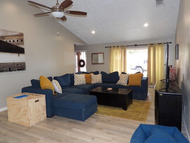 Foto del edificio - Saguaro Canyon 4 Bed 2 Bath w/Solar and Pool