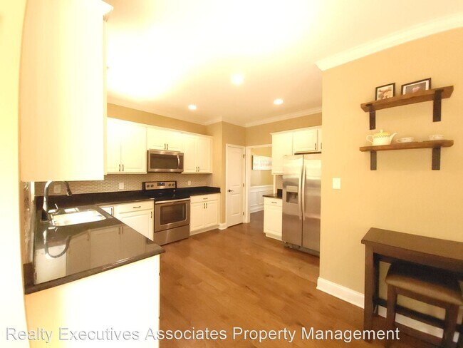 Building Photo - 4 br, 2.5 bath House - 1013 Letsinger Cove...