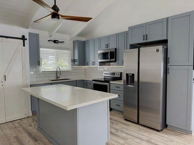 Foto del edificio - Mililani Town Living with PV, Tesla Batteries & EV Charger