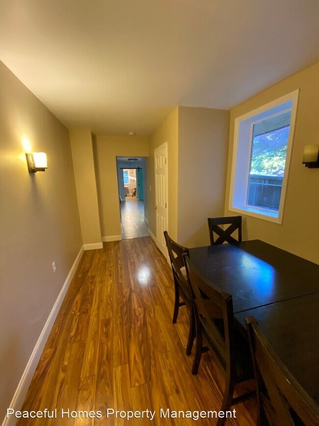 Foto del edificio - 3 br, 1.5 bath House - 323 W Walnut St