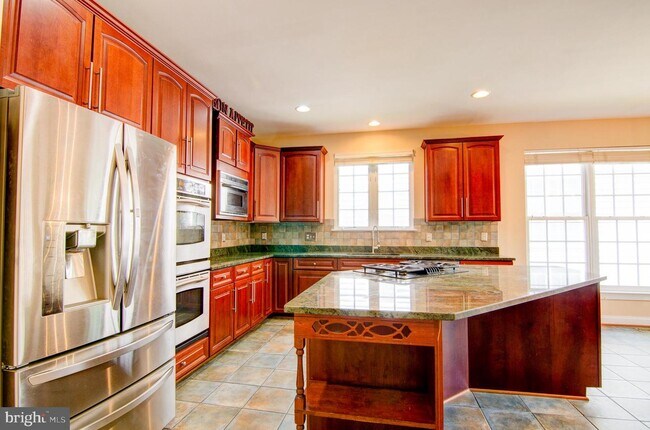 Foto del edificio - 5861 Governors Hill Dr