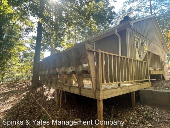 Building Photo - 3 br, 2 bath House - 402 Woodland Dr.