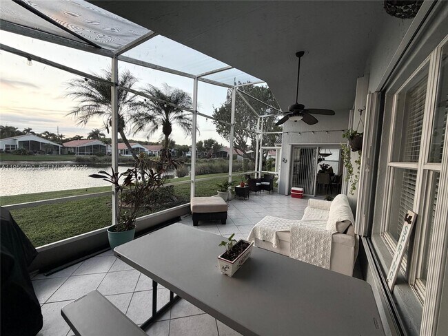 Foto del edificio - 10390 Utopia Cir E