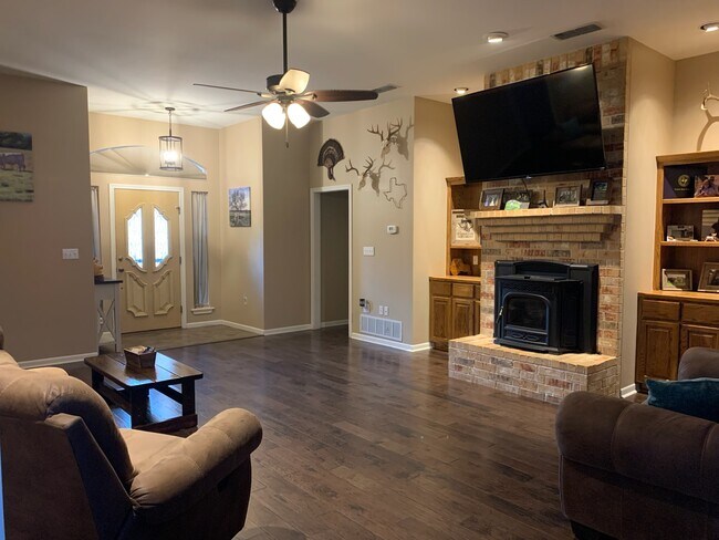 Foto del edificio - 676 Maplewood Dr