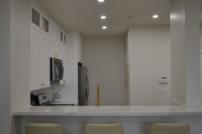 Building Photo - 6400 Crescent Park E