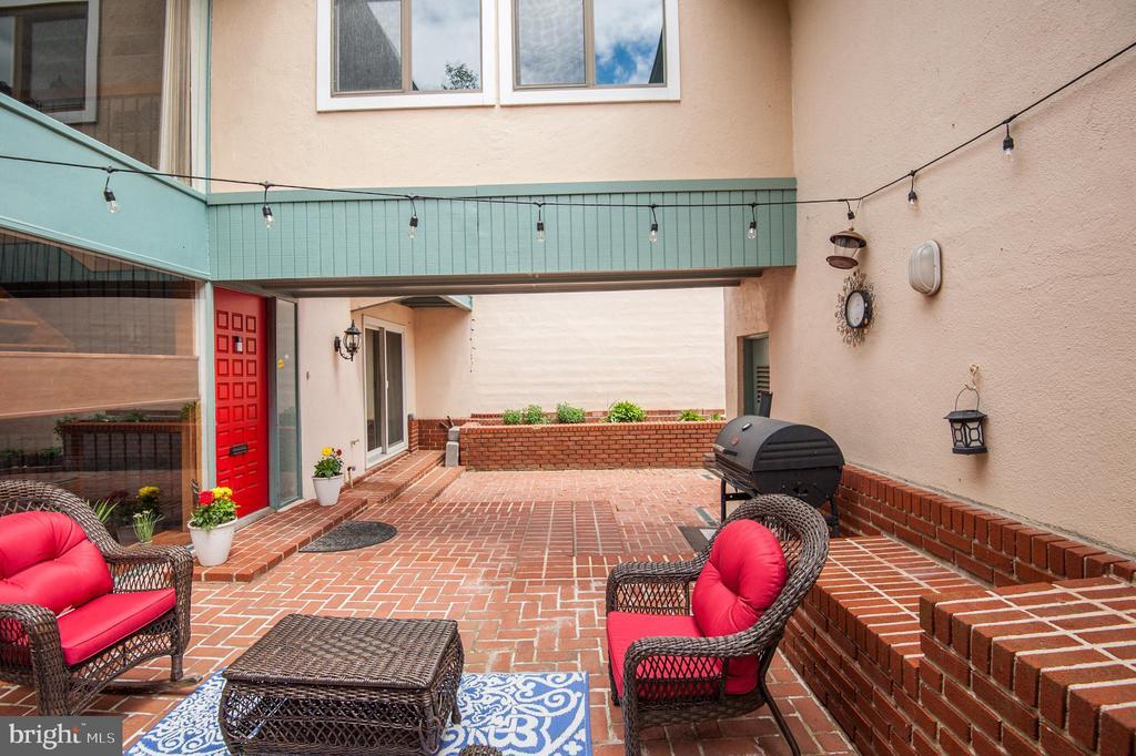 Primary Photo - 11650 Mediterranean Ct