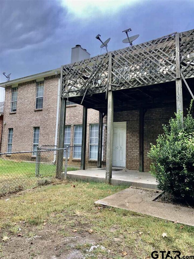 Building Photo - 1619 Timber View Dr
