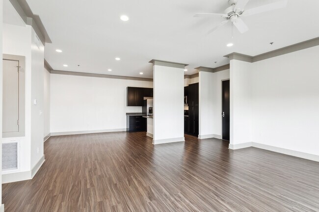 Foto del edificio - 320 N Carrollton Ave