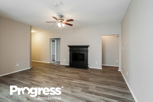 Foto del edificio - 7213 Park Creek Cir W