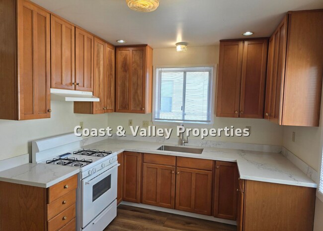 Foto del edificio - 226-228 Lang Street, Salinas, CA 93901