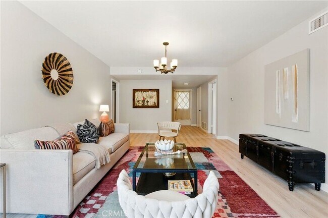 Foto del edificio - 413 E Bradrick Dr