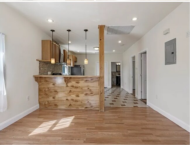 Building Photo - 20 Holbrook Ave