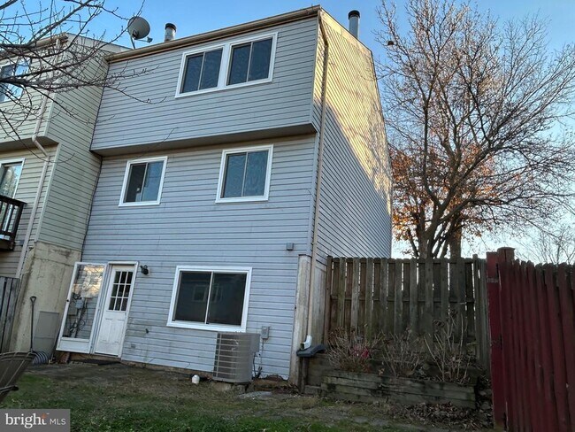 Foto del edificio - 6363 Generals Ct