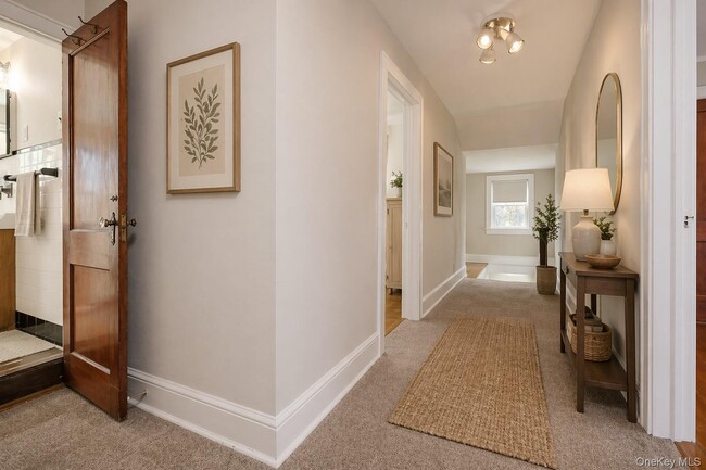 Building Photo - 9 9th St