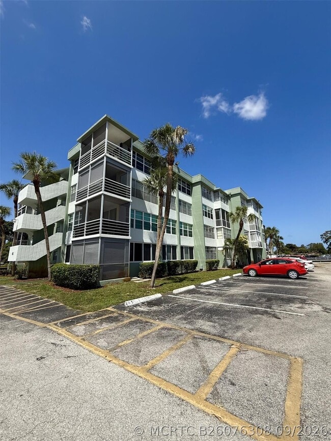 Building Photo - 2741 Taft St