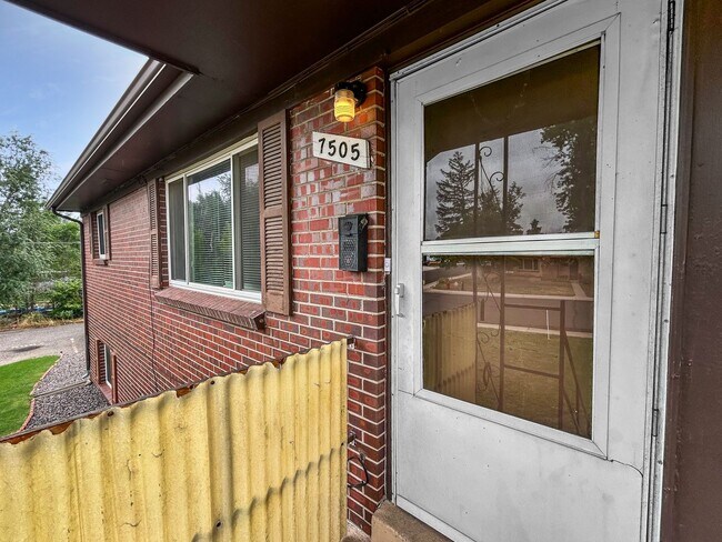 Foto del edificio - $0 DEPOSIT OPTION. 2 BED 1 BATH IN SOUTH W...