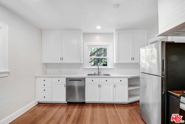 Foto del edificio - 942 N Croft Ave