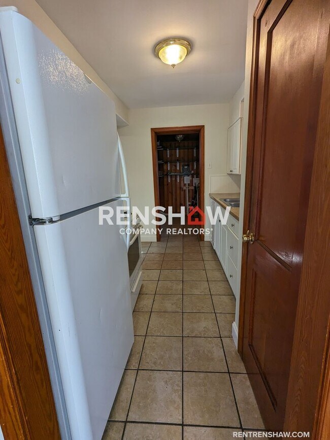 Building Photo - Colonial Acres - 3 bed, 1 bath - Move In R...