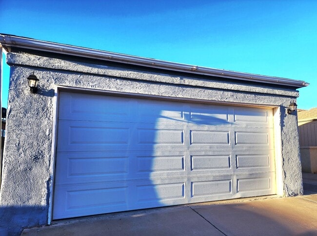 Building Photo - 2 bedroom  Rio Rancho