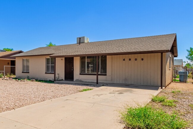 Building Photo - Cute 4 bedroom 2 bath Centrally Located