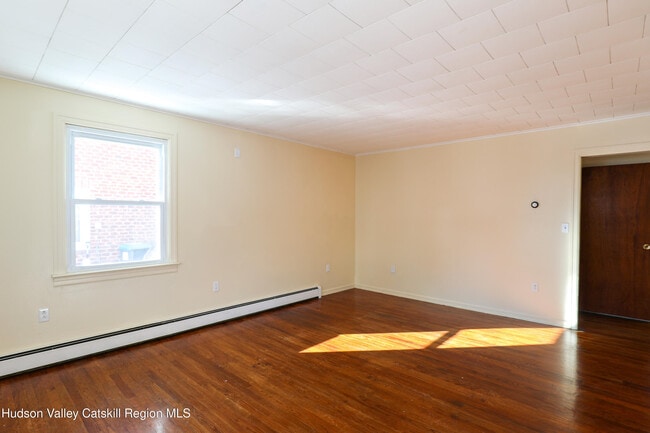 Building Photo - 156 Lampman Ave