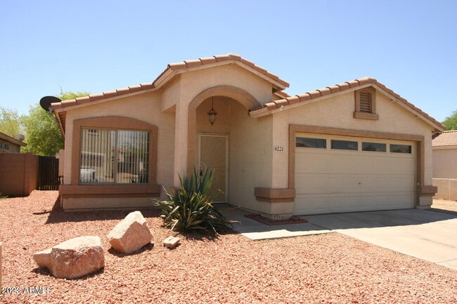 Foto del edificio - 6221 W Illini St