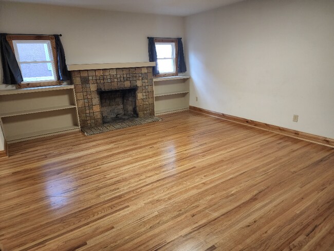 Building Photo - 1634 S College Ave